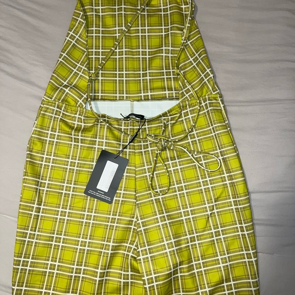 Open back jumpsuit from prettylittlething. - Picture 2 of 5